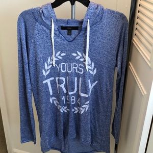 Thin hooded sweatshirt